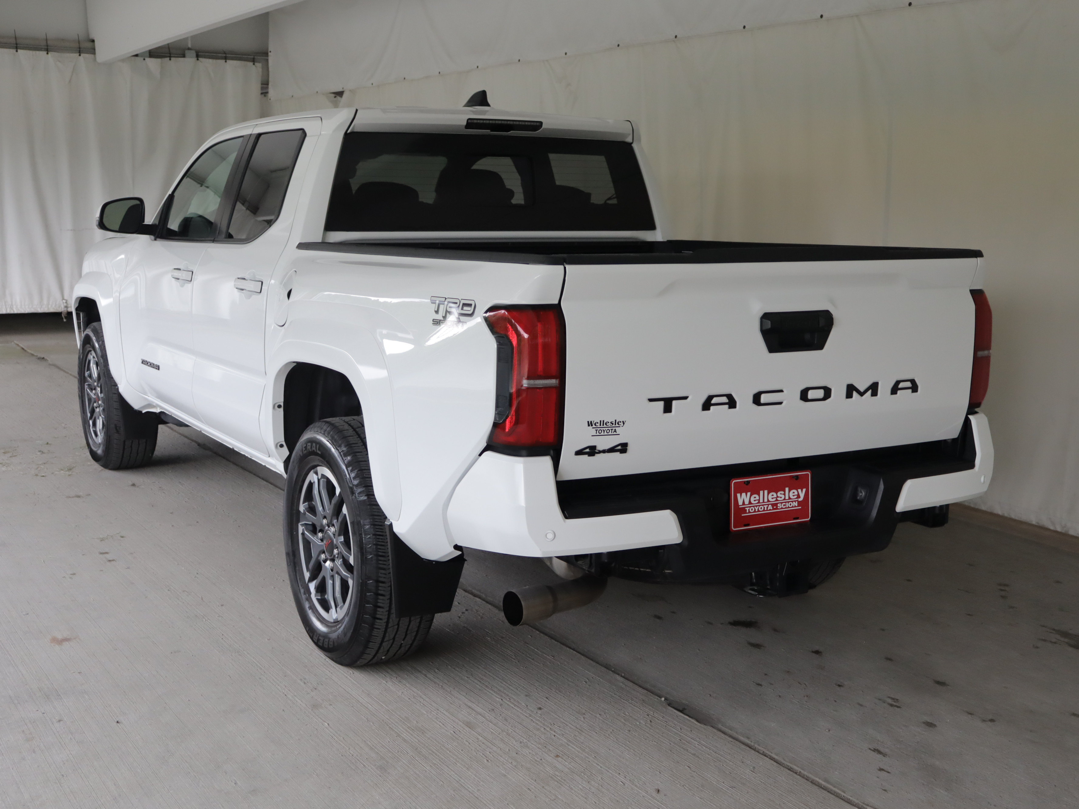 Used 2024 Toyota Tacoma TRD Sport w/ TRD Sport Upgrade Package AWD/4WD image 26