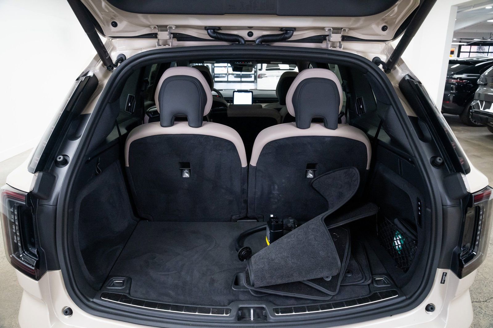 Used 2025 Volvo EX90 Plus AWD/4WD image 8