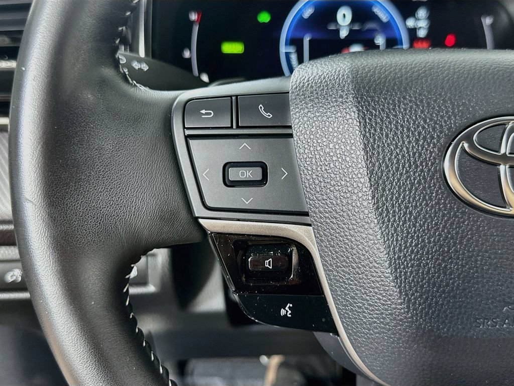 Used 2025 Toyota Camry SE FWD image 24