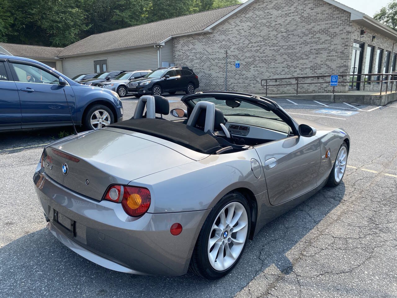 Used 2004 BMW Z4 2.5i RWD image 4
