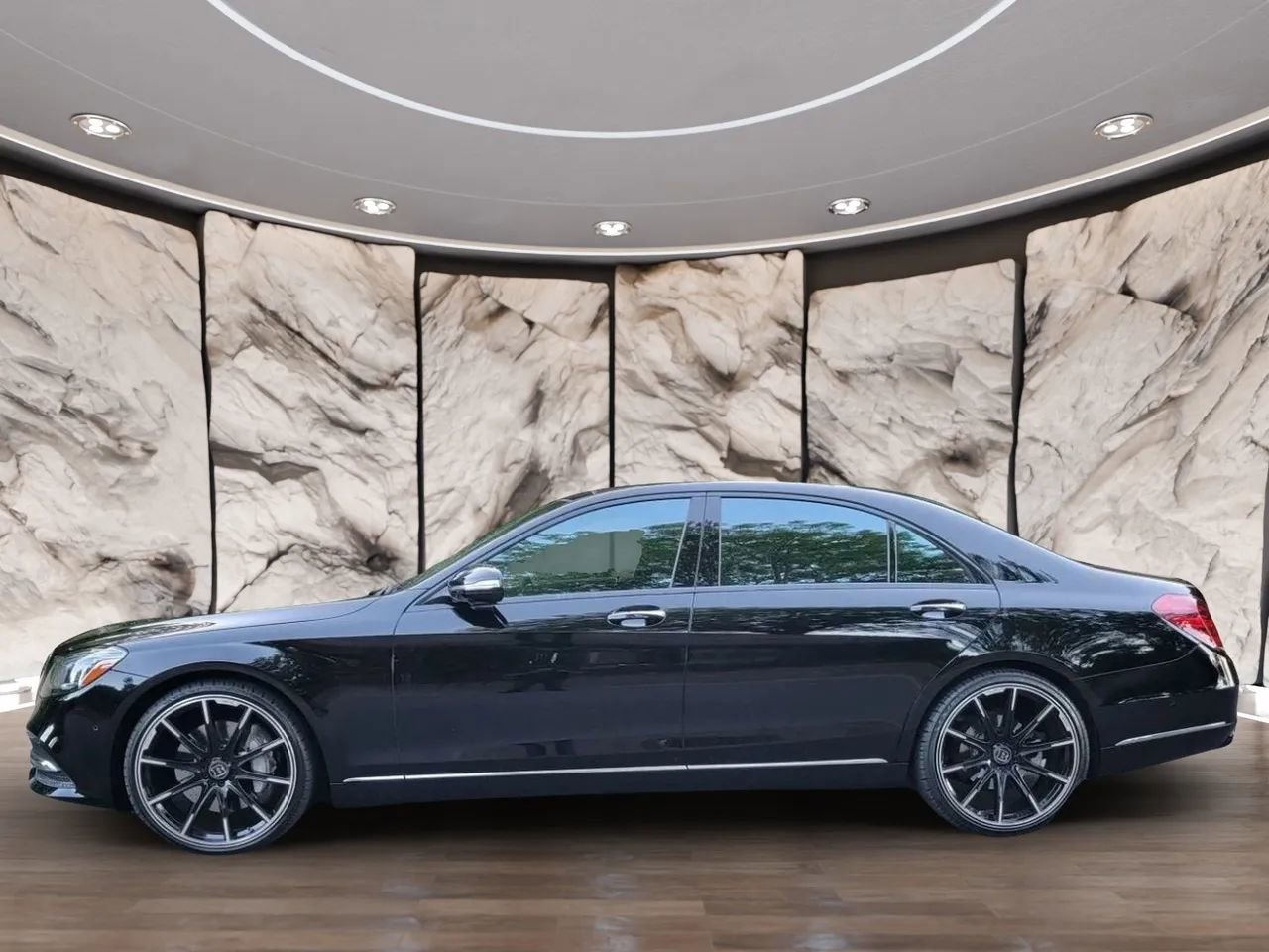 Used 2020 Mercedes-Benz S 560 Sedan image 4