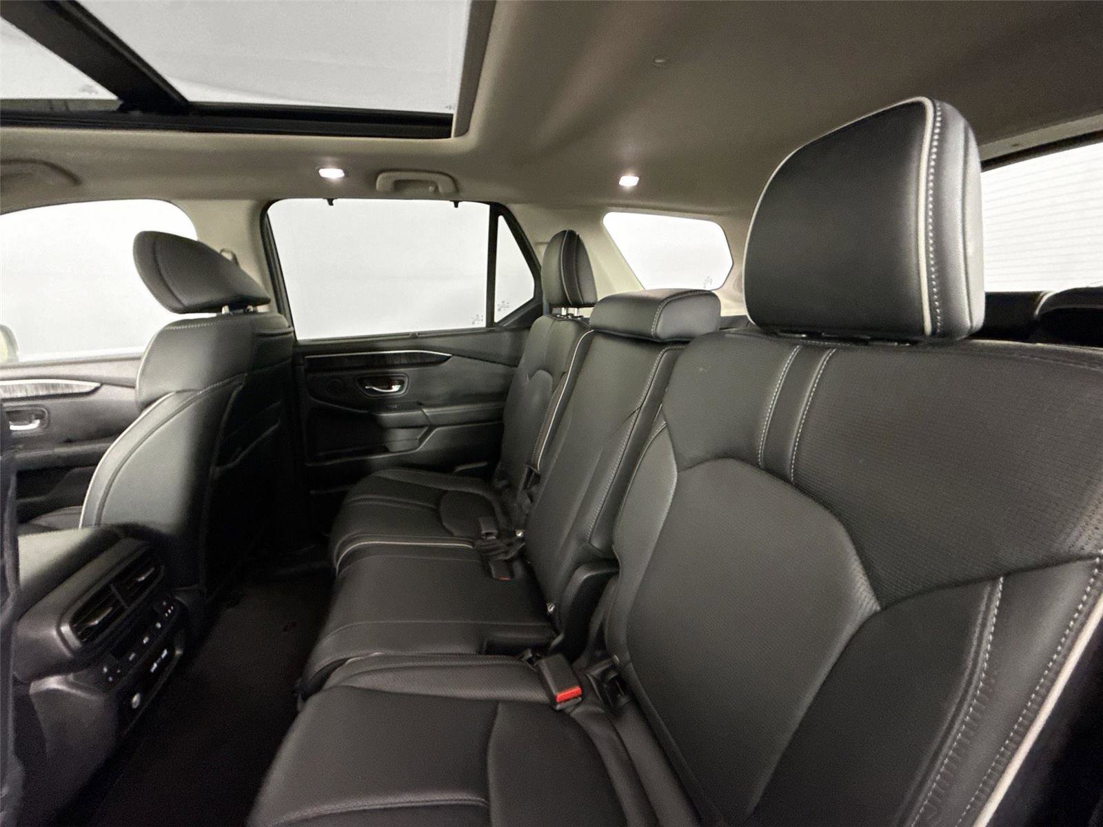 Used 2023 Honda Pilot Elite image 32