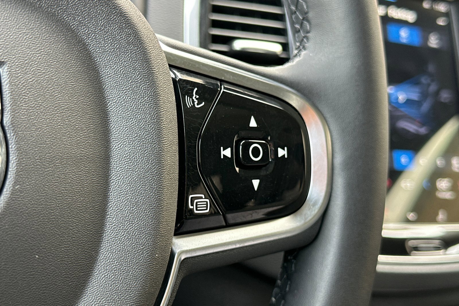 Certified 2025 Volvo XC90 T8 Ultra w/ Protection Package Premier image 29