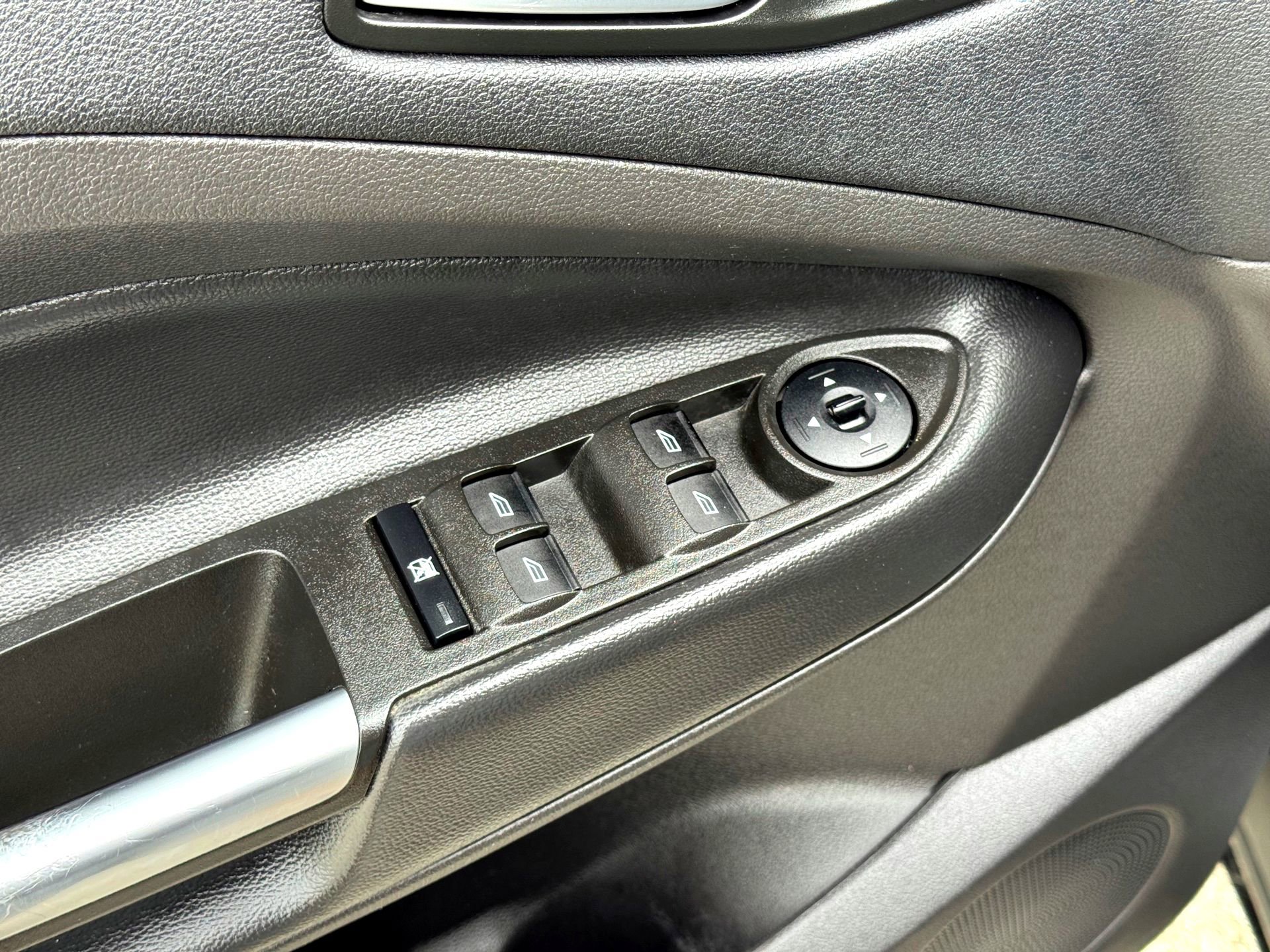 Used 2018 Ford Escape SE w/ SE Sport Appearance Package AWD/4WD image 15