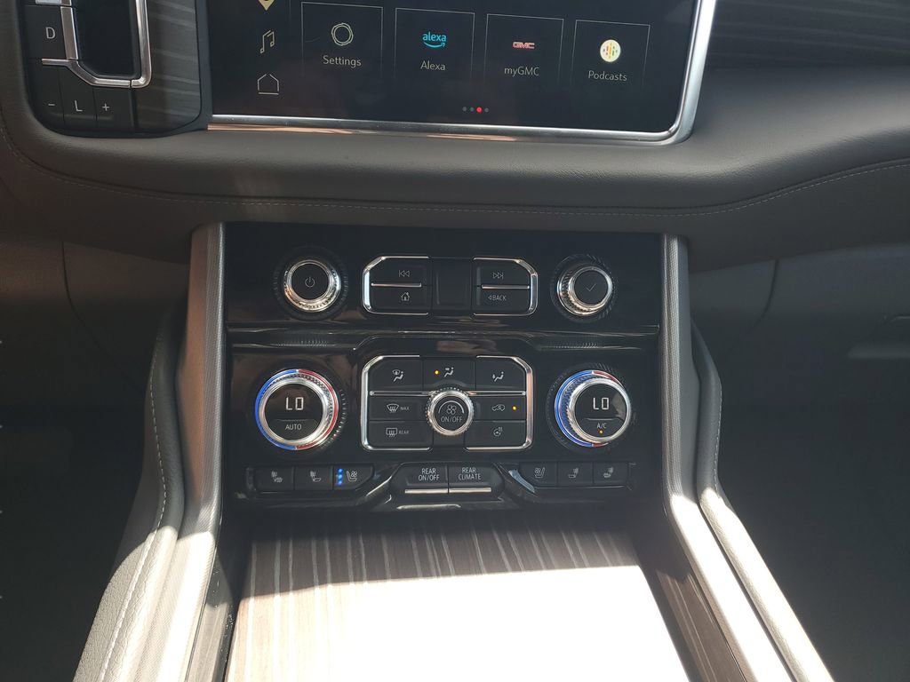 Used 2024 GMC Yukon Denali w/ Denali Reserve Package image 22