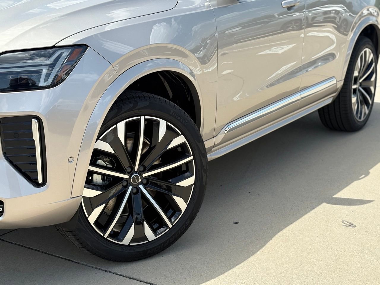 New 2026 Volvo XC90 B5 Ultra w/ Protection Package Premier image 9