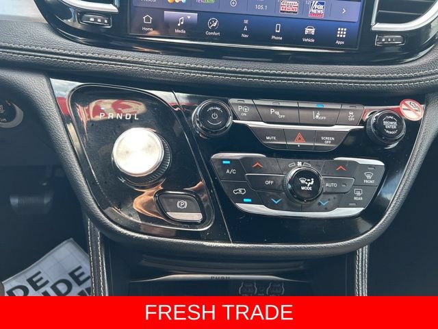 Used 2024 Chrysler Pacifica Premium FWD image 31
