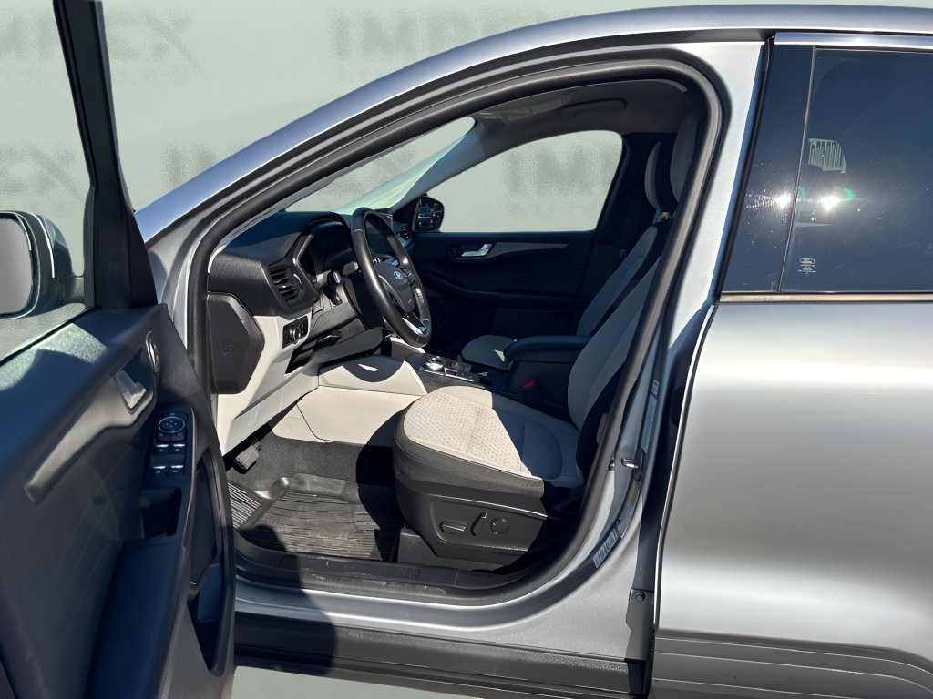 Used 2024 Ford Escape Active w/ Tech Pack #2 AWD/4WD image 9