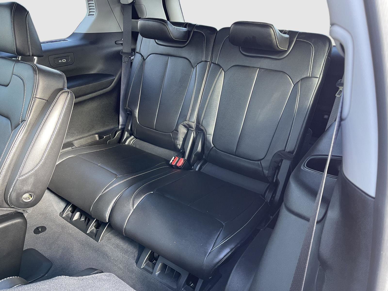 Used 2023 Jeep Grand Cherokee L Limited image 17