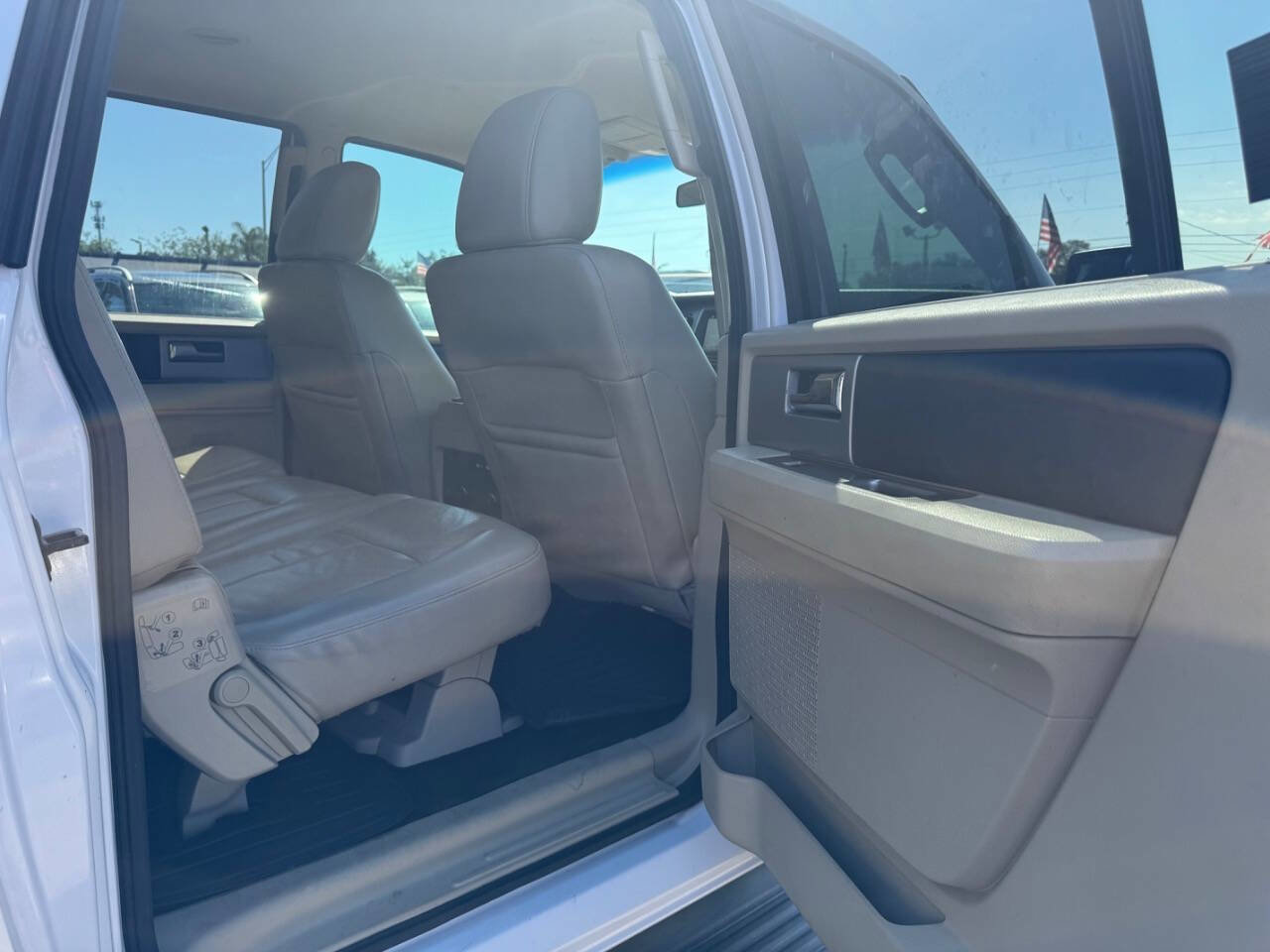Used 2016 Ford Expedition EL XLT w/ Equipment Group 202A image 18