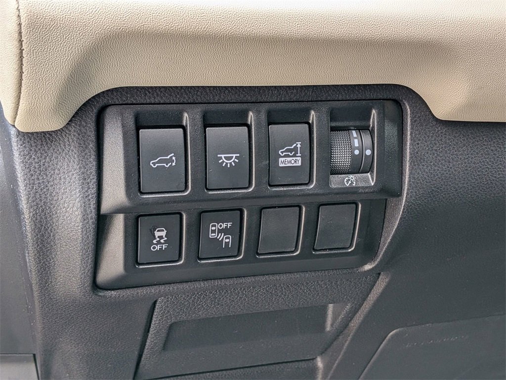 Used 2022 Subaru Ascent Limited w/ Technology Package image 16