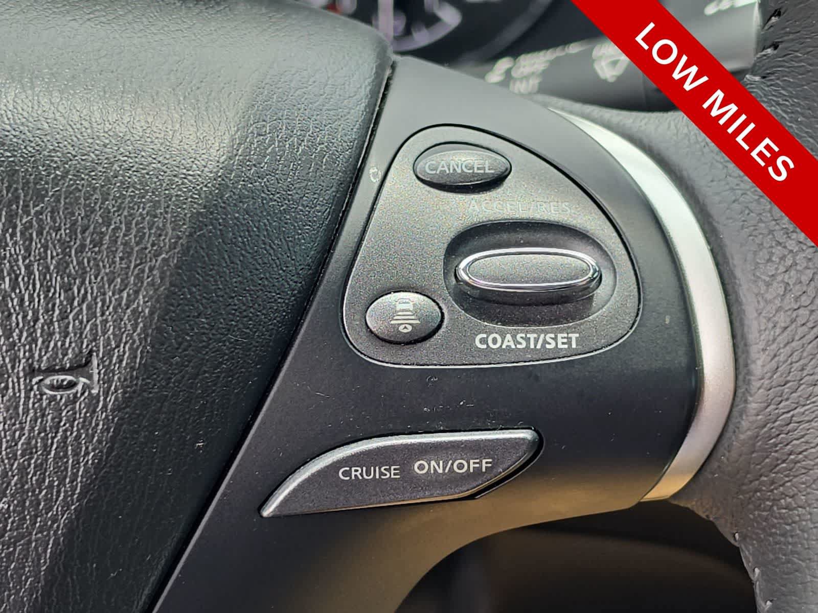 Used 2020 Nissan Pathfinder SV FWD image 28