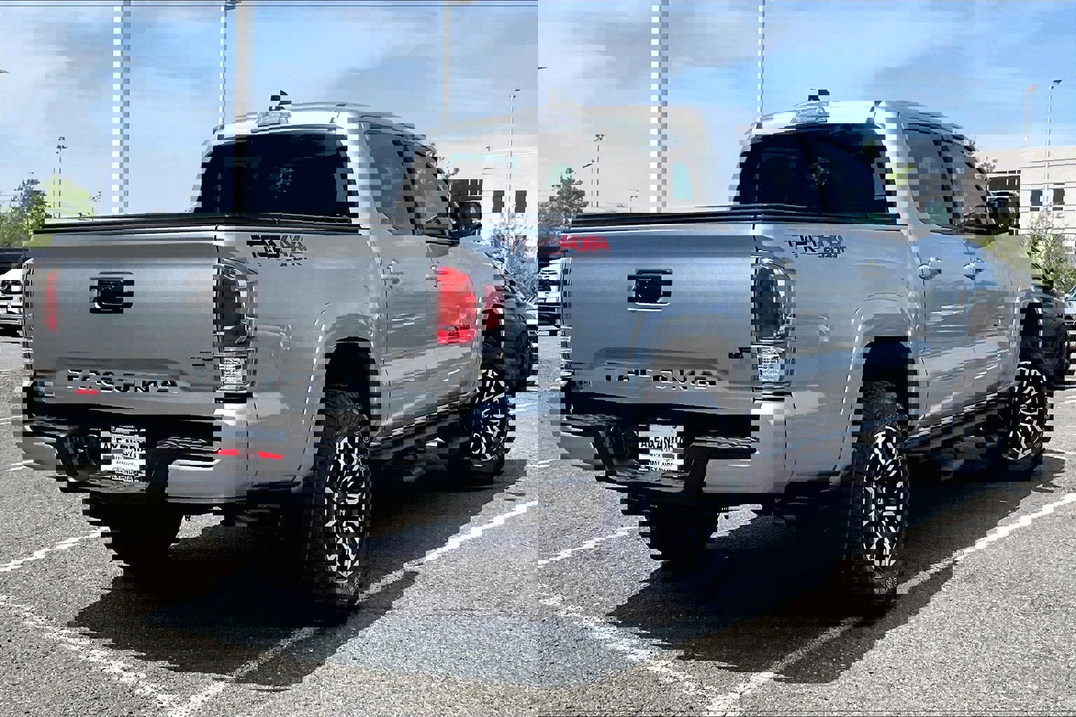 Used 2023 Toyota Tacoma TRD Sport w/ Black Out Package (TMS) AWD/4WD image 12