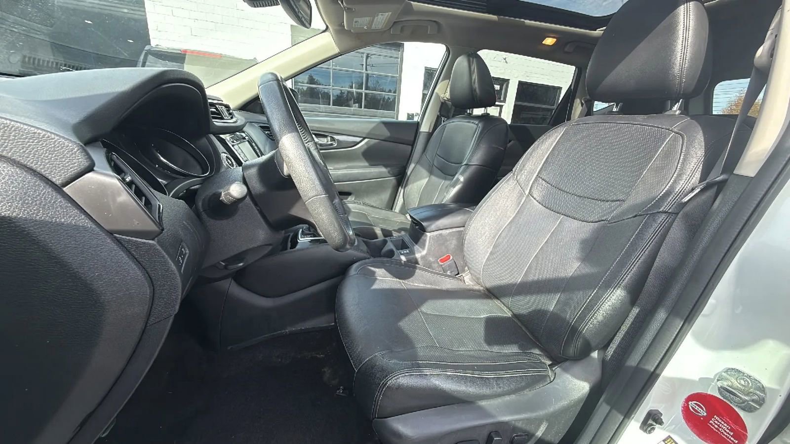 Used 2017 Nissan Rogue SL w/ SL Premium Package image 15