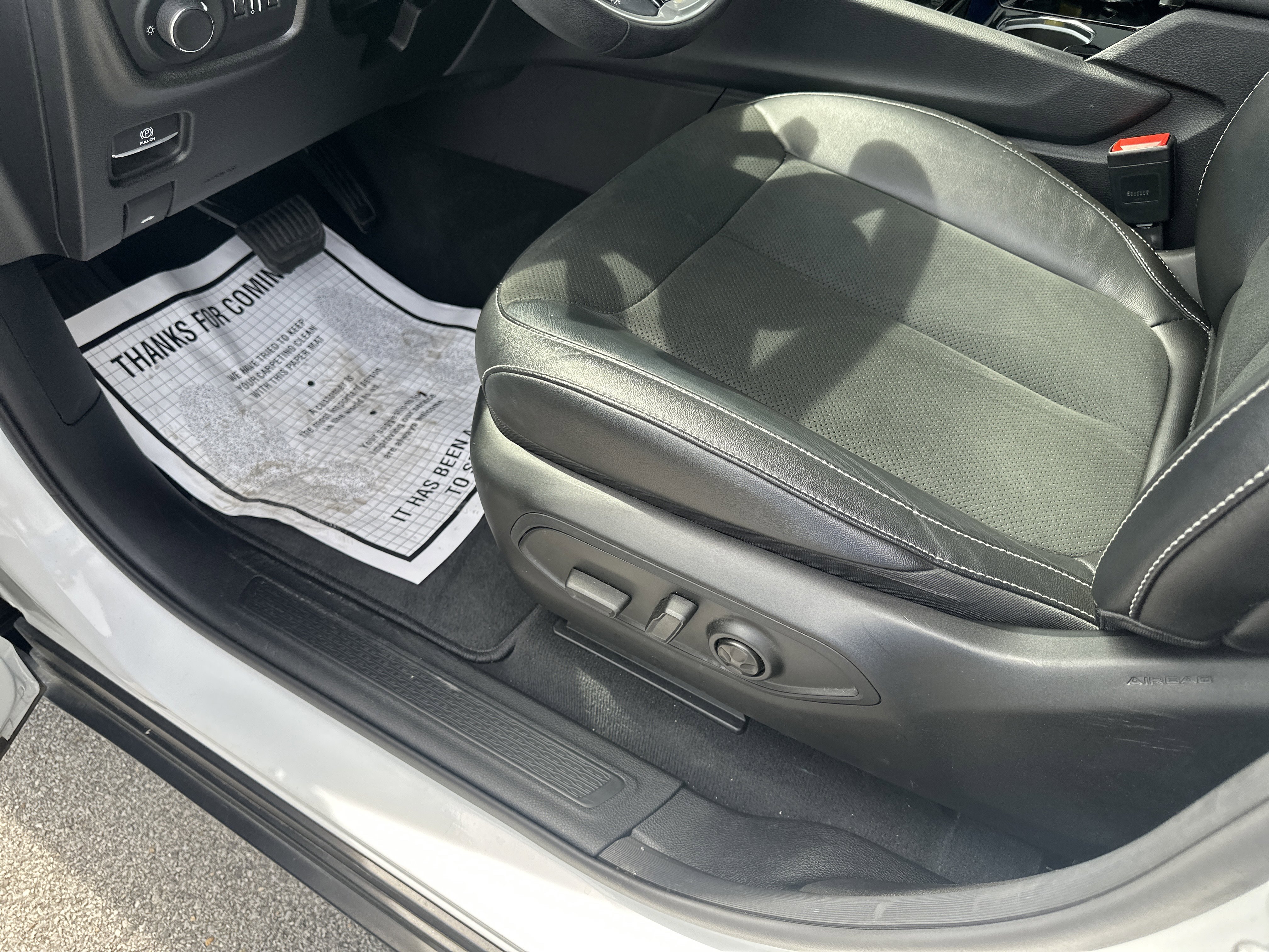 Used 2023 Jeep Grand Cherokee Altitude AWD/4WD image 15