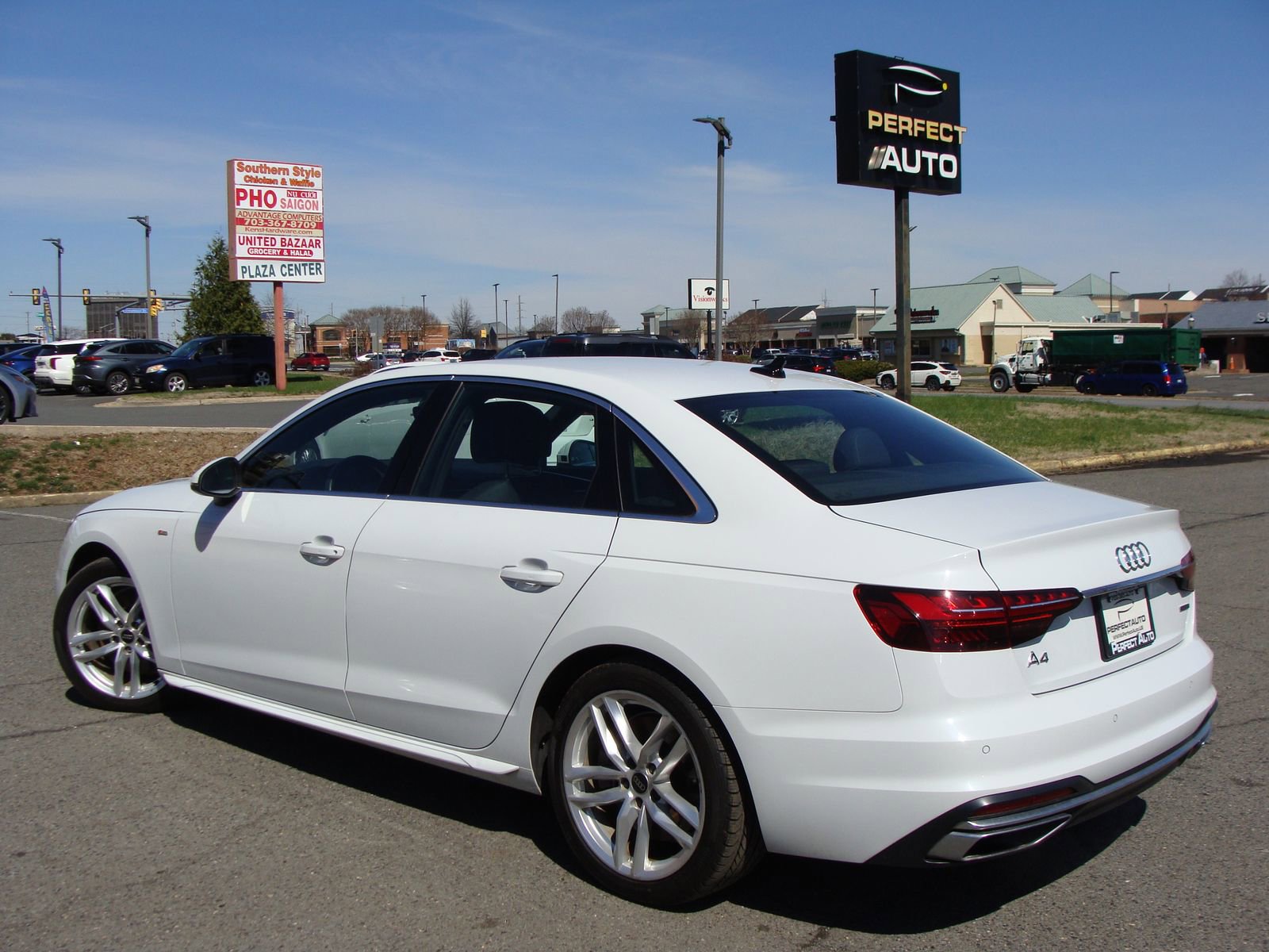 Used 2023 Audi A4 2.0T Premium w/ Convenience Package AWD/4WD image 4