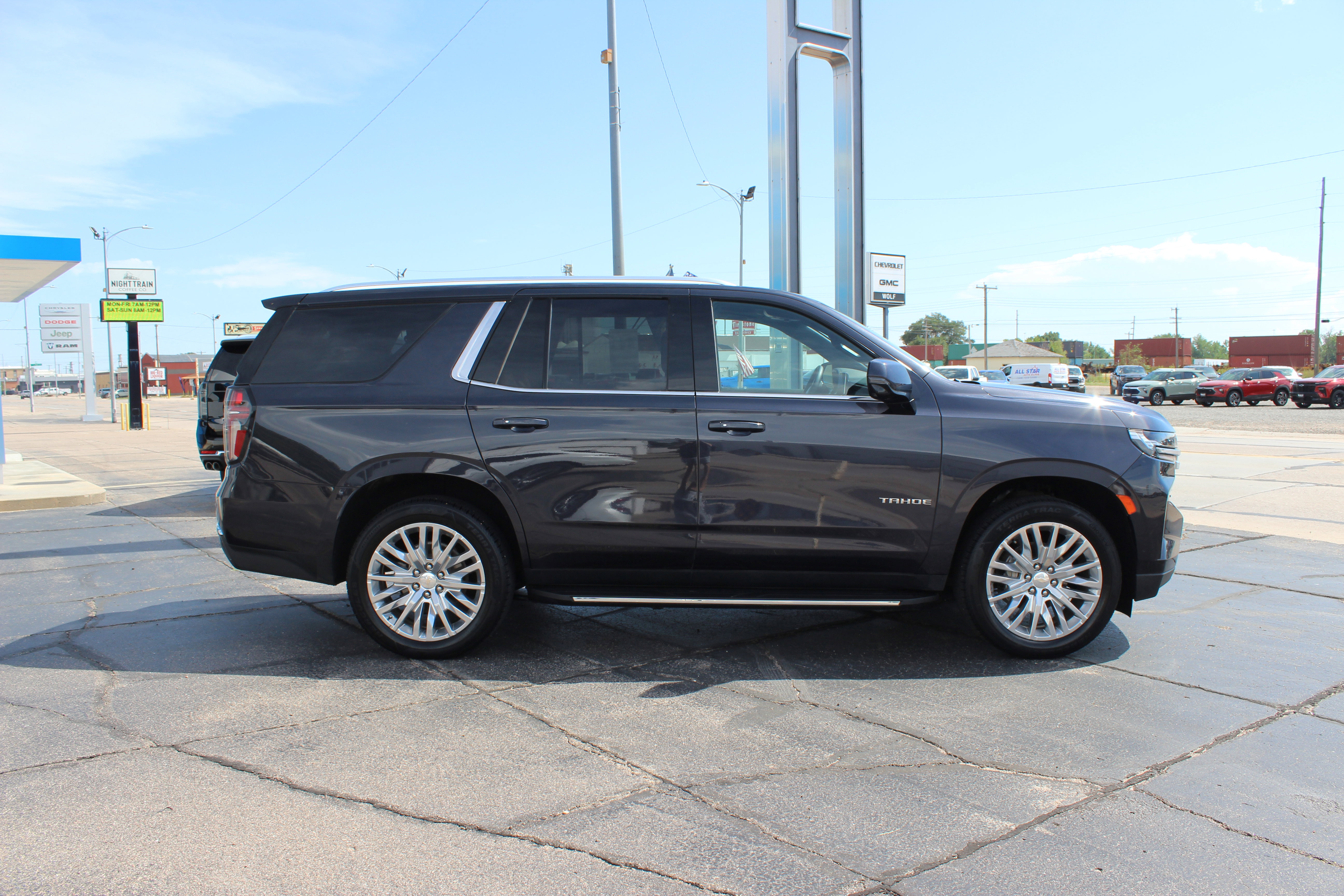 Used 2023 Chevrolet Tahoe LT w/ LT Signature Plus Package image 4