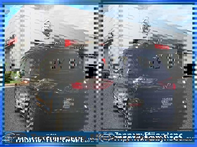 Used 2015 Toyota Sienna XLE Premium w/ Four Season Floor Mat Package image 7