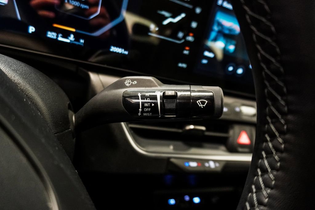 Used 2025 Kia K4 EX image 17