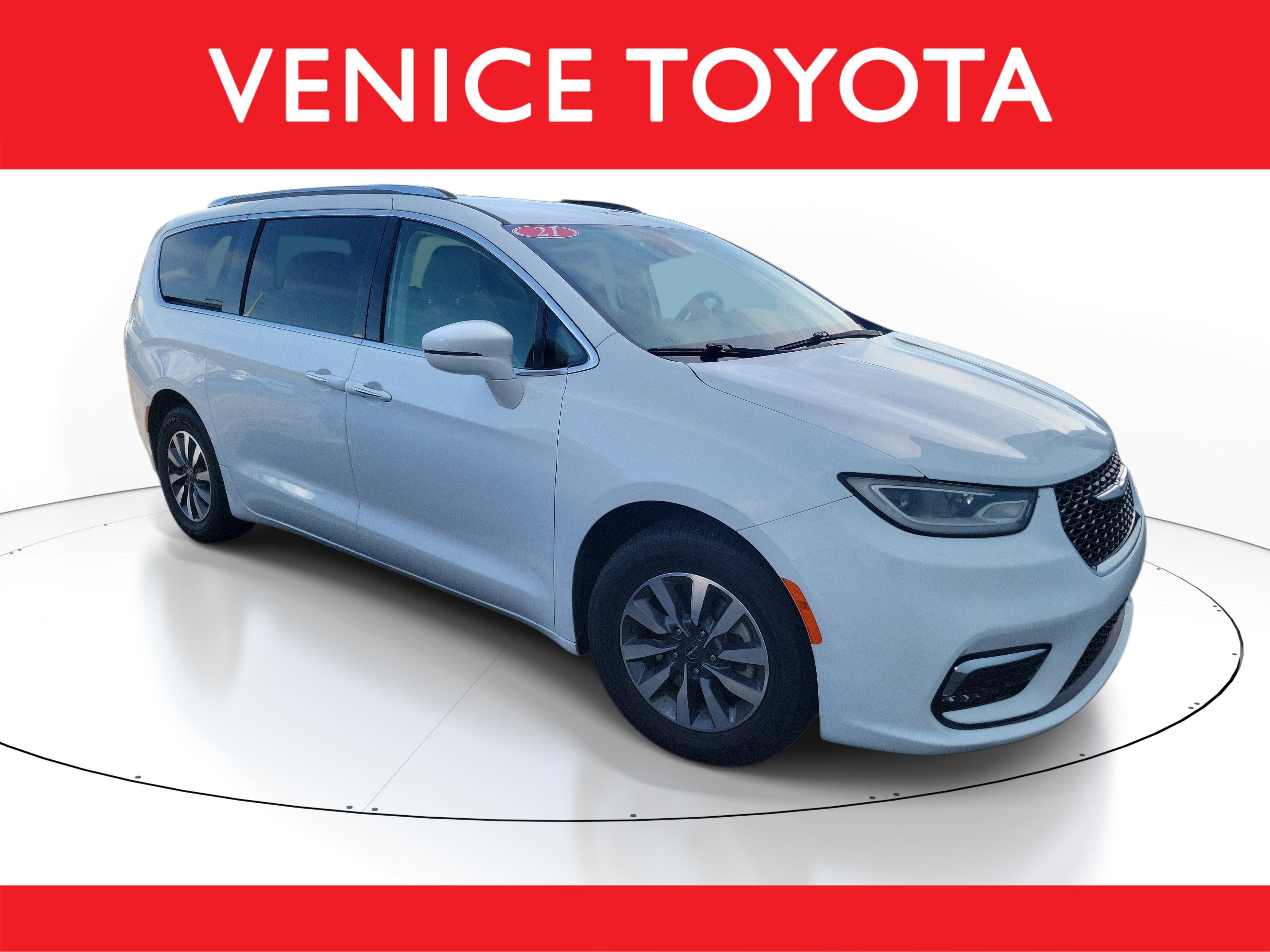 Used 2021 Chrysler Pacifica Touring-L FWD image 1