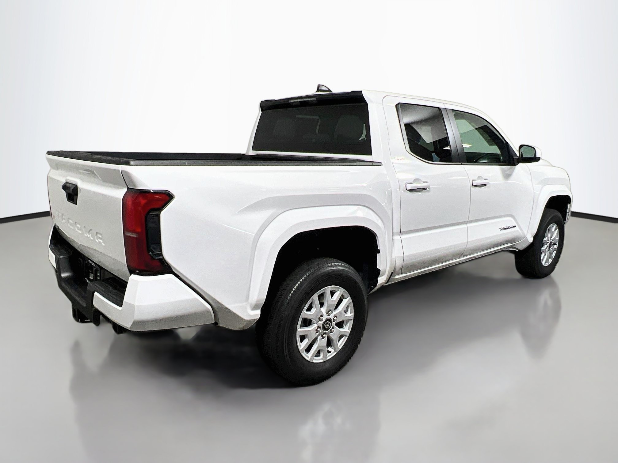 Used 2025 Toyota Tacoma SR5 AWD/4WD image 4