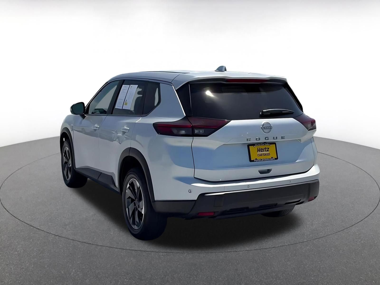 Used 2025 Nissan Rogue SV FWD image 11