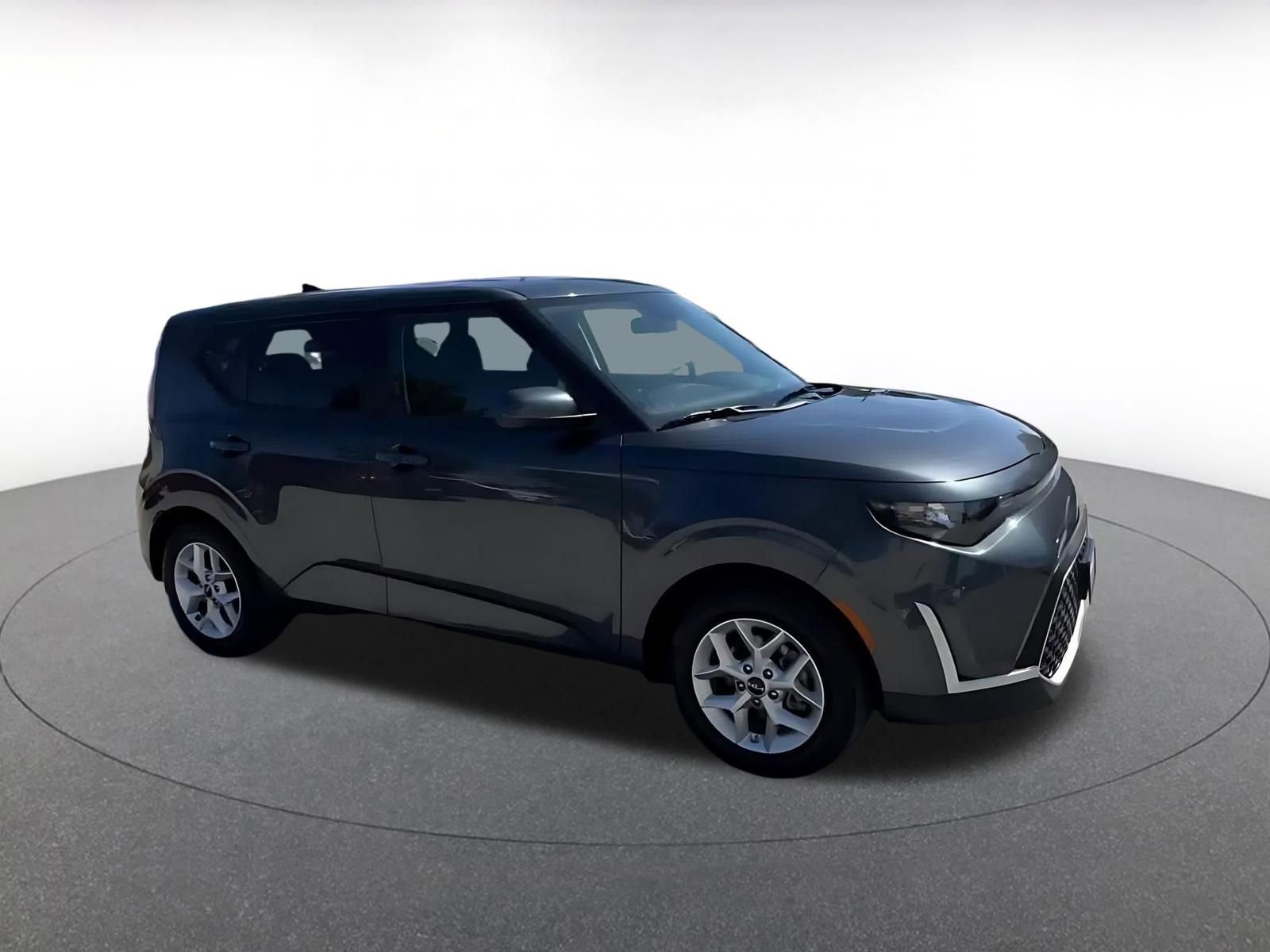 Used 2025 Kia Soul LX w/ LX Technology Package image 2