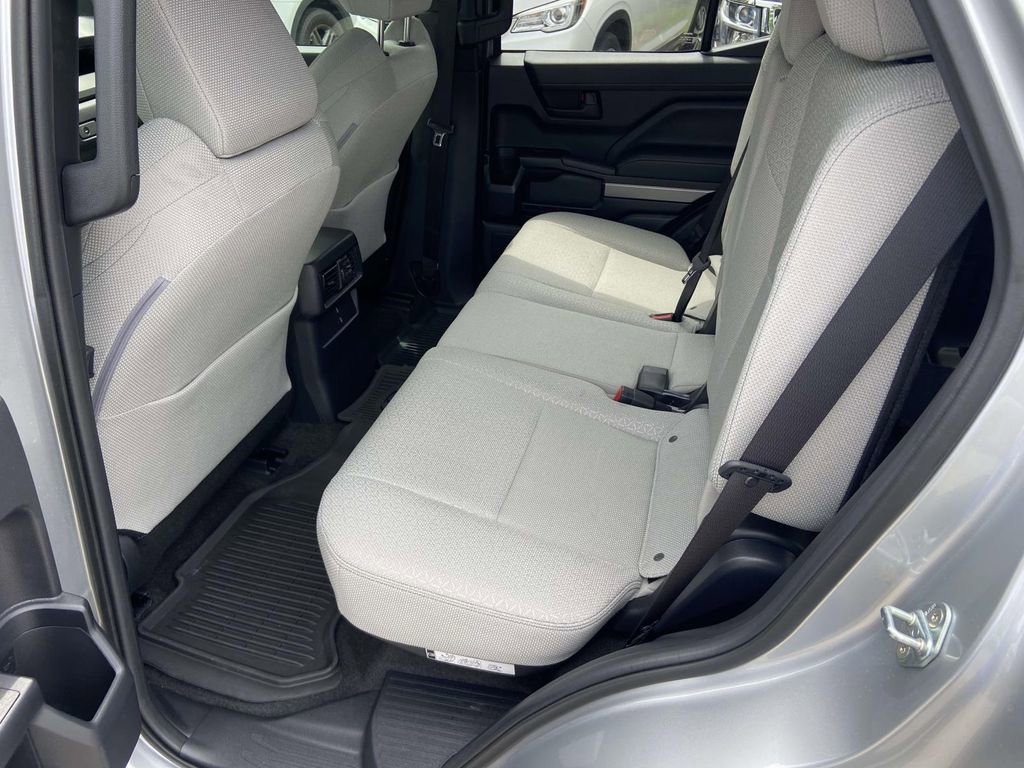 Used 2025 Toyota 4Runner SR5 AWD/4WD image 18