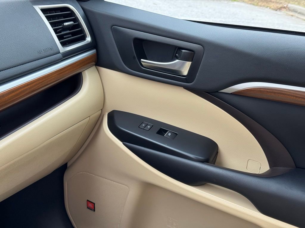 Used 2019 Toyota Highlander Limited Platinum image 42