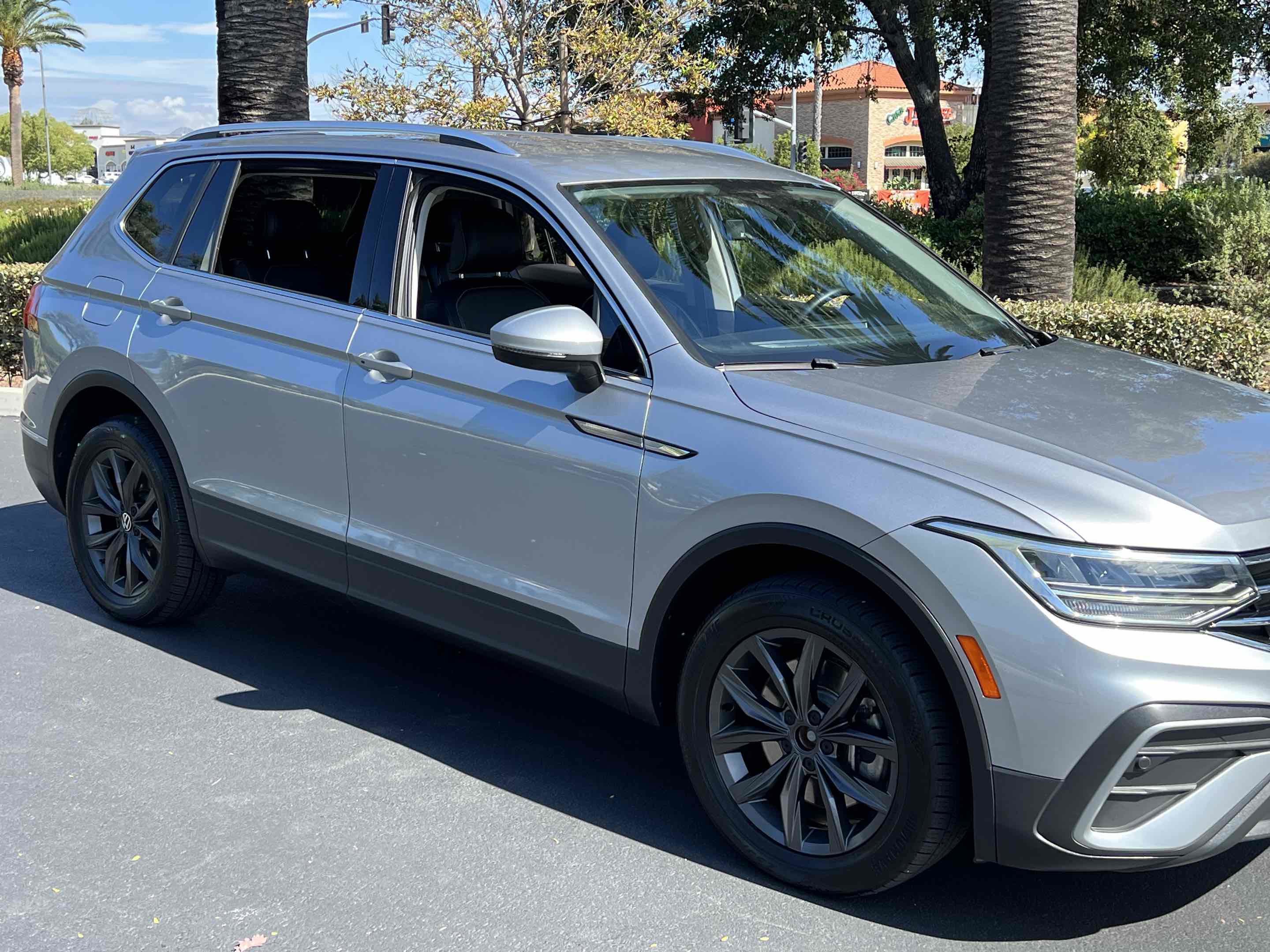 Used 2022 Volkswagen Tiguan SE image 52