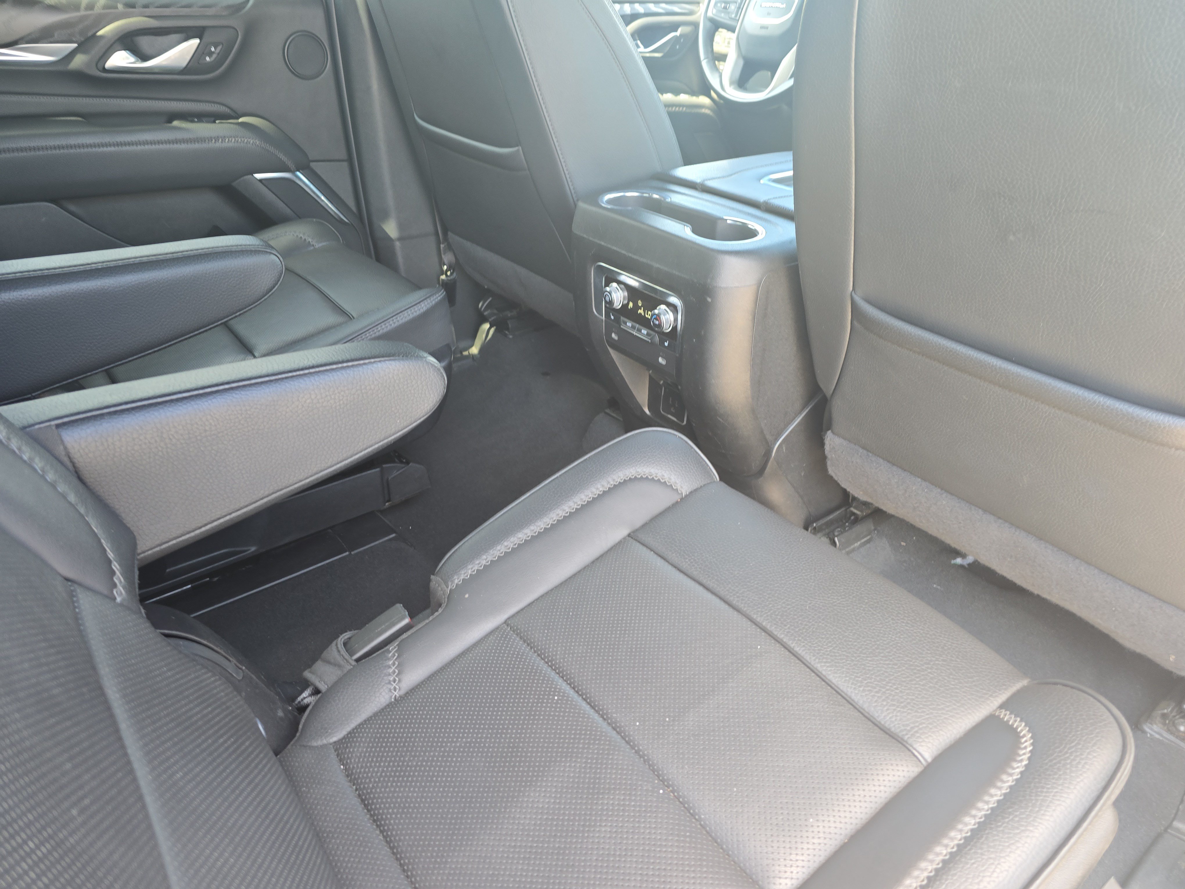 Used 2024 GMC Yukon Denali AWD/4WD image 11