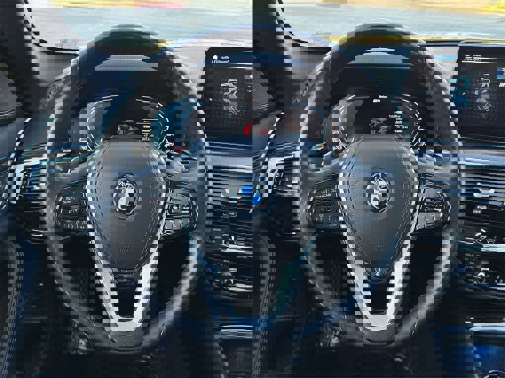 Used 2023 BMW 530e xDrive image 13