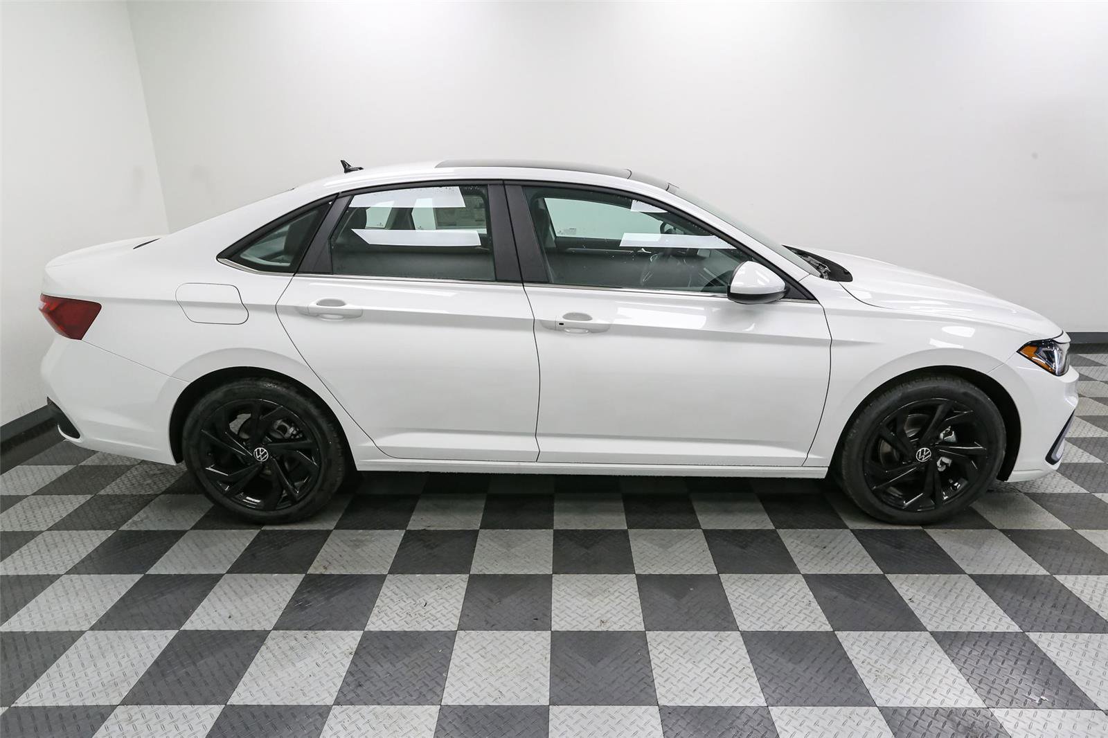 New 2025 Volkswagen Jetta SE image 8