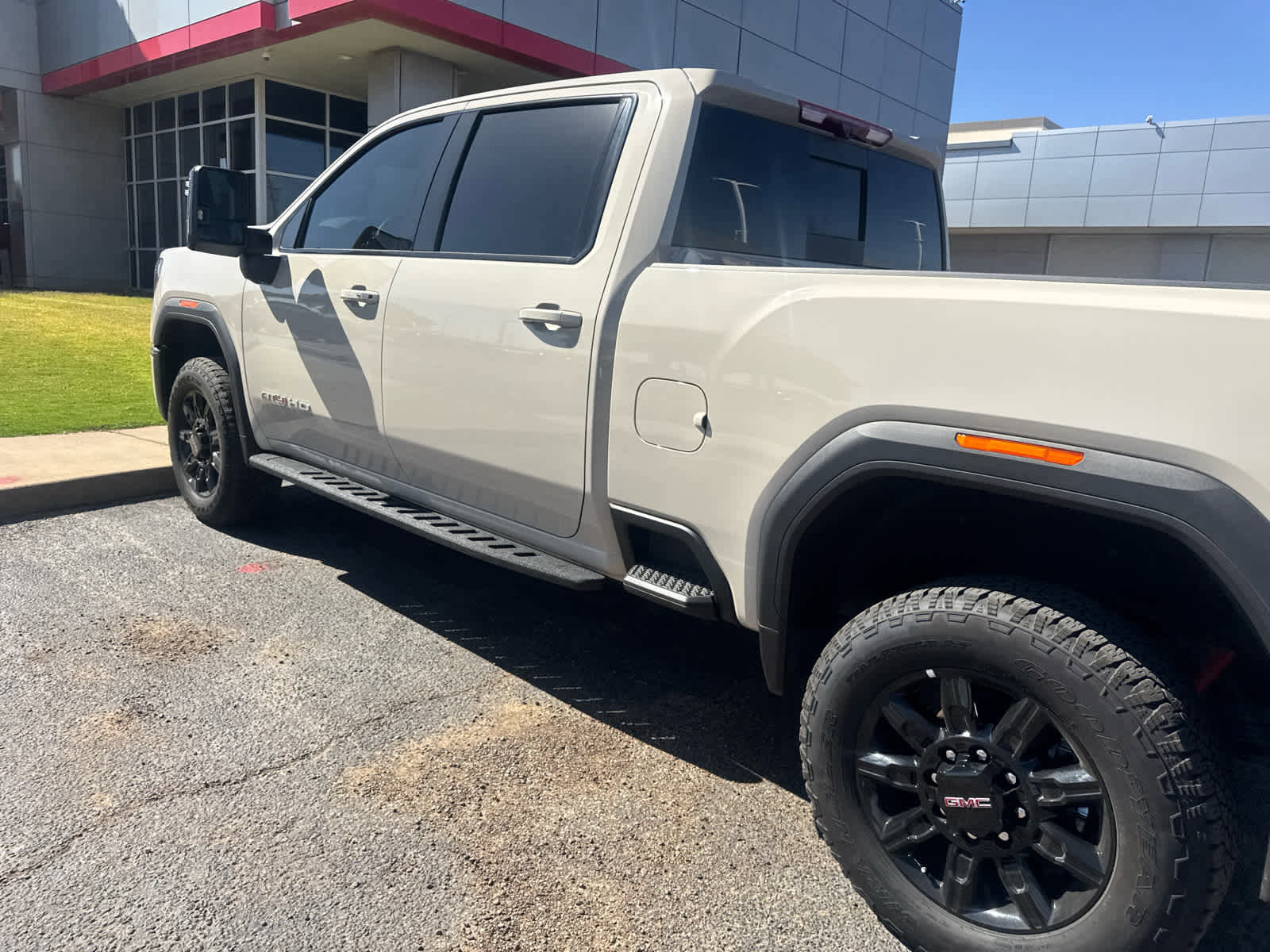 Used 2026 GMC Sierra 2500 AT4 w/ AT4 Premium Plus Package image 5