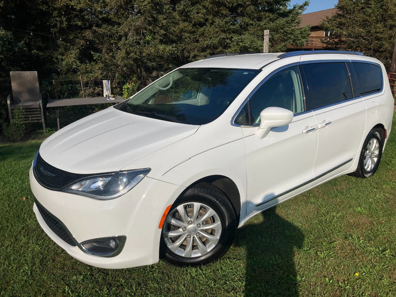 Used 2018 Chrysler Pacifica Touring-L image 1