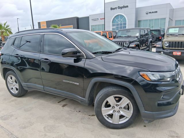 Used 2022 Jeep Compass Latitude image 1