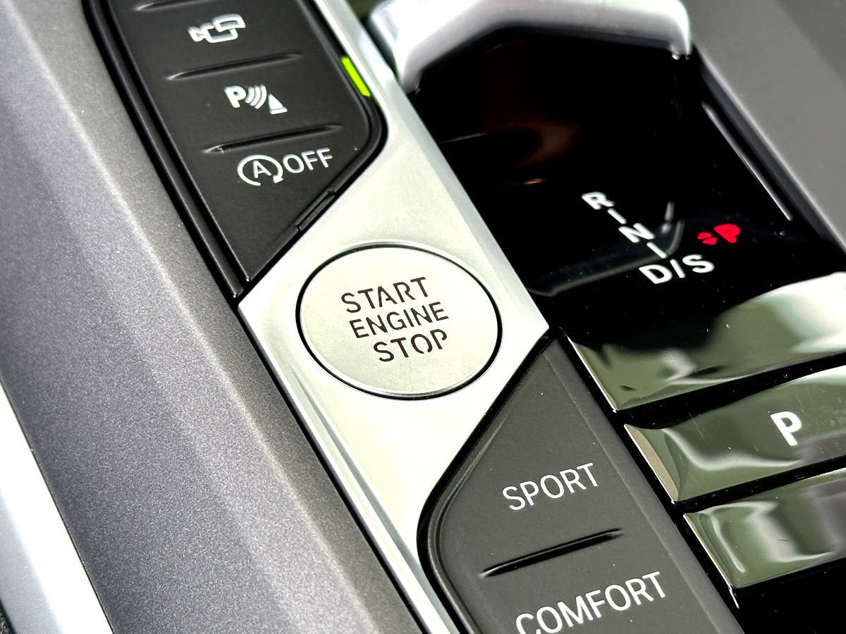 Certified 2025 BMW 230i Coupe RWD image 17