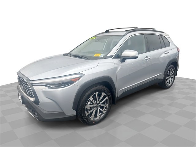 Used 2022 Toyota Corolla Cross XLE image 1