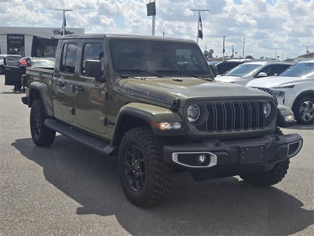 Used 2025 Jeep Gladiator Sport image 3