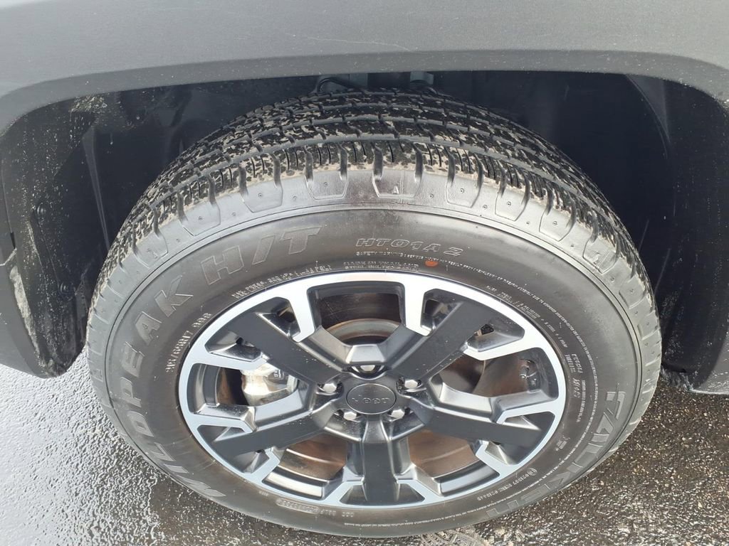 Used 2023 Jeep Renegade Latitude AWD/4WD image 32