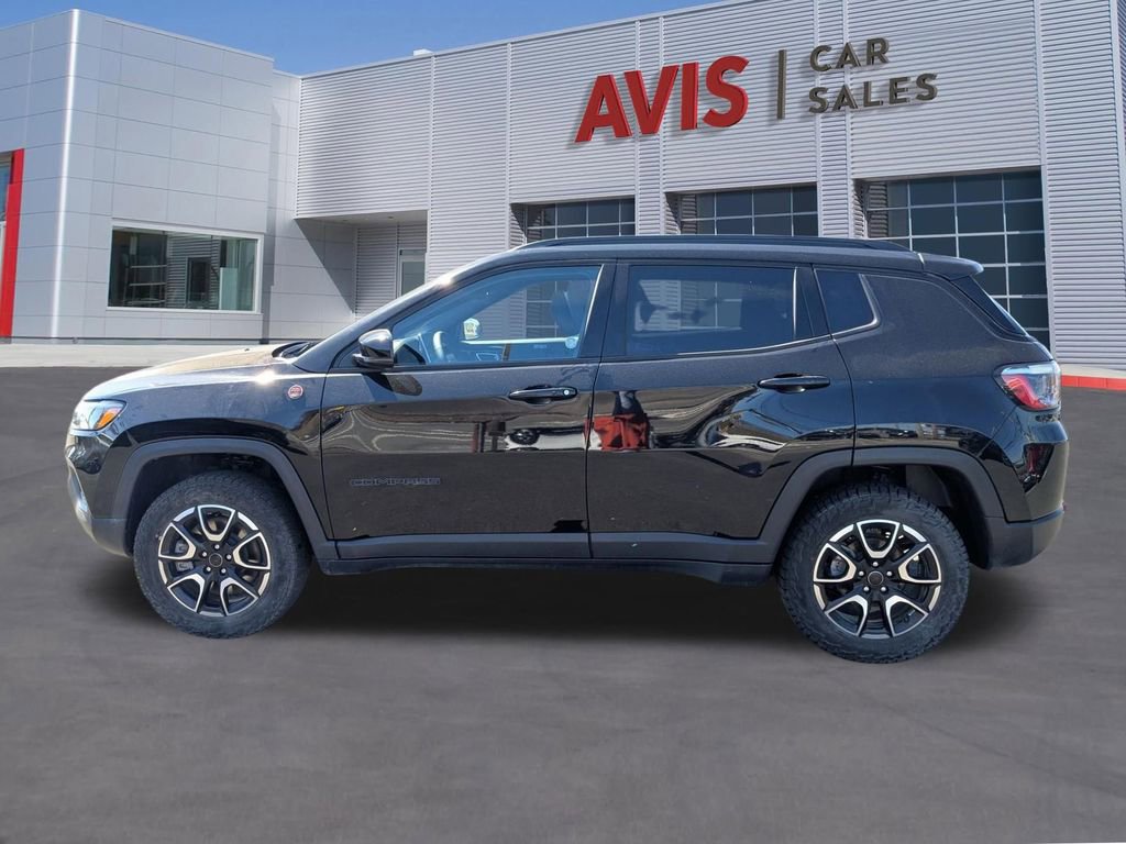 Used 2025 Jeep Compass Trailhawk AWD/4WD image 10