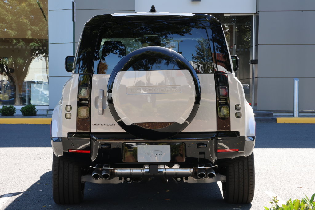 New 2026 Land Rover Defender 110 X-Dynamic SE AWD/4WD image 7