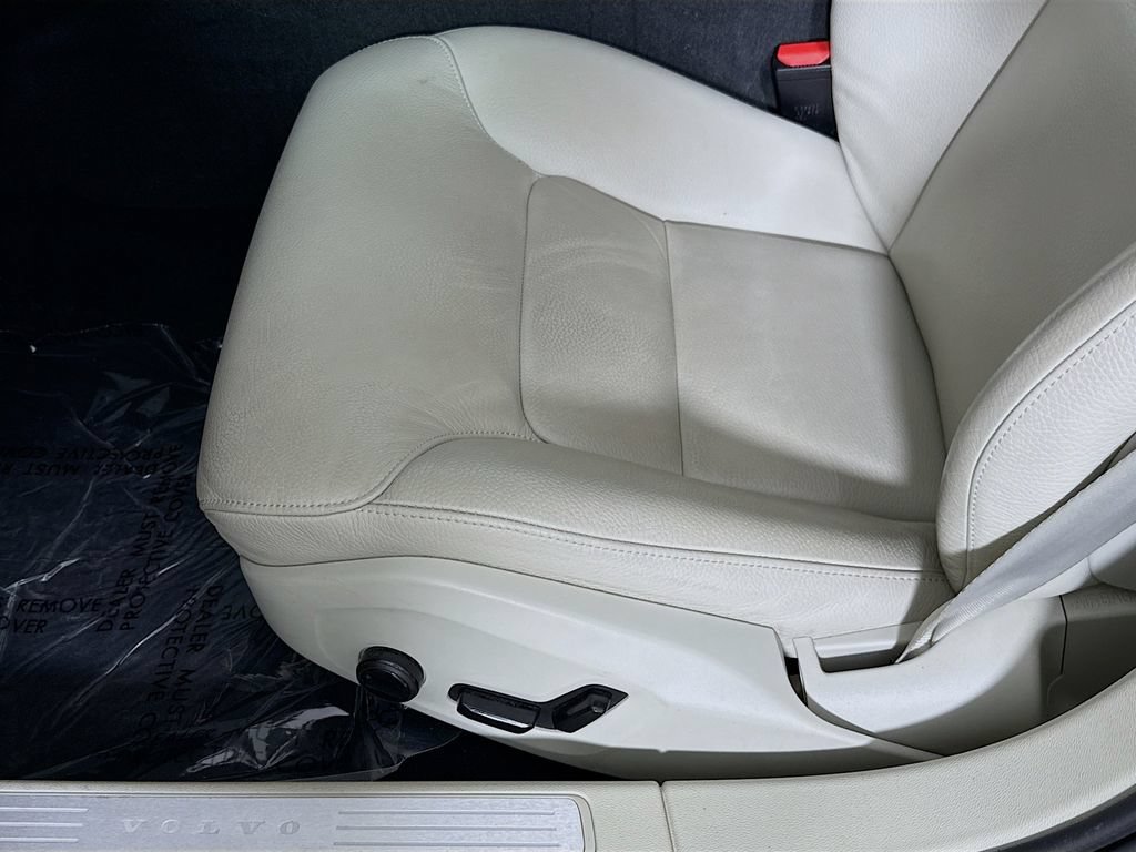 Used 2019 Volvo S60 T5 Momentum w/ Multimedia Package FWD image 20