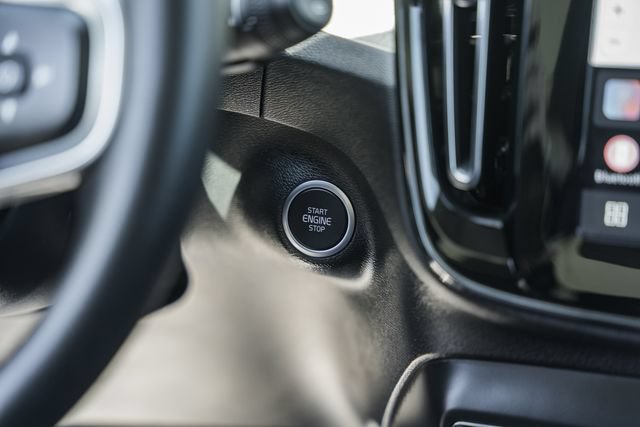 Certified 2023 Volvo XC40 B5 Plus w/ Climate Package AWD/4WD image 24