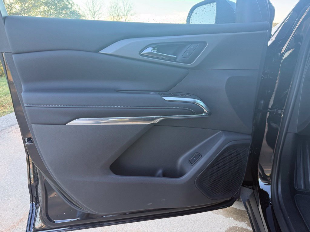 New 2027 Chevrolet Traverse LT w/ Midnight/Sport Edition FWD image 22