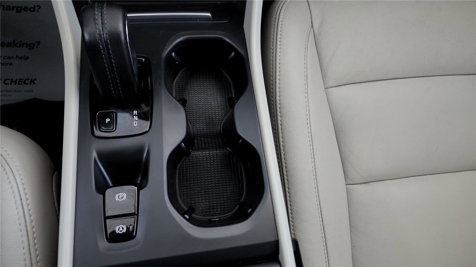 Used 2021 Volvo XC40 T5 Momentum w/ Premium Package image 29