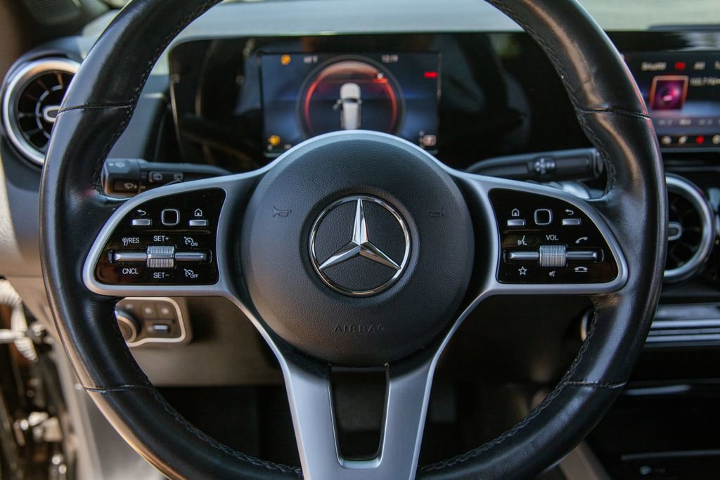 Used 2021 Mercedes-Benz GLB 250 4MATIC image 16