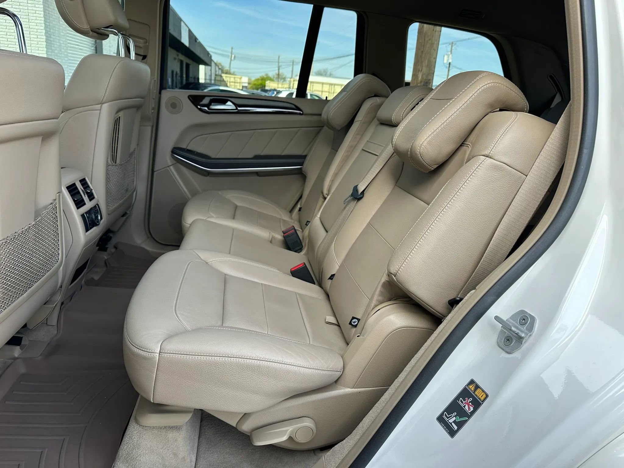 Used 2015 Mercedes-Benz GL 550 4MATIC image 19