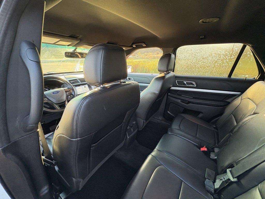 Used 2017 Ford Explorer XLT w/ Equipment Group 202A FWD image 27
