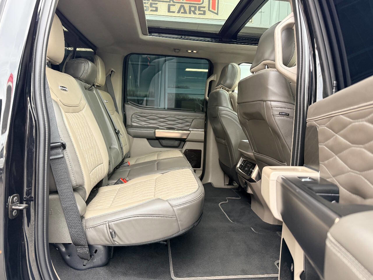 Used 2025 Ford F450 Platinum w/ Platinum Plus Package image 40